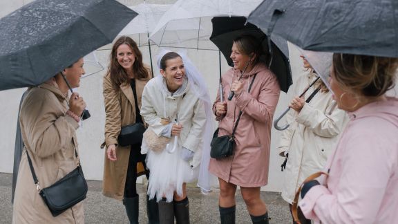 Tenues de pluie : préparer son EVJF pour toutes les conditions météo