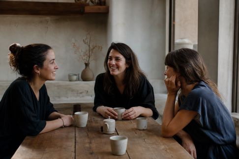 Tournée des cafés insolites : explorer les adresses secrètes de la ville entre copines