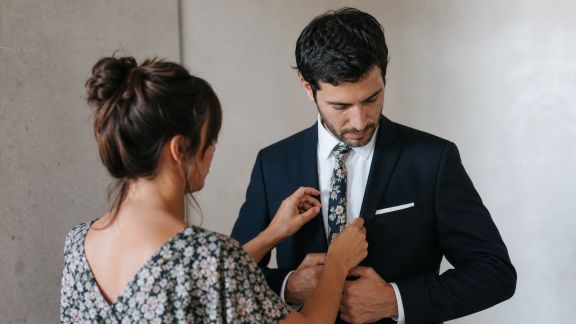 Bien associer motifs et unis pour un look harmonieux le jour J
