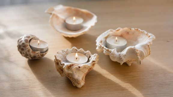 Fabriquer des bougeoirs à partir de coquillages pour une déco estivale