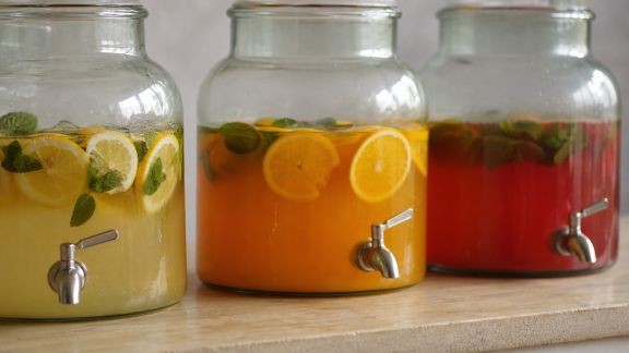 Idées pour transformer des bocaux en distributeurs de boissons décoratifs