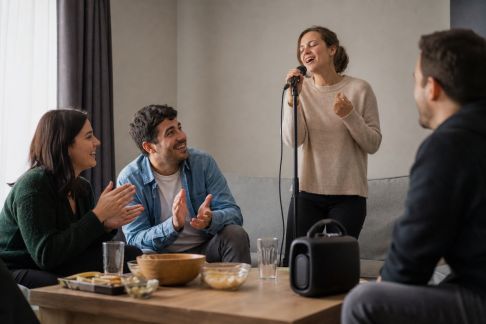 Soirée karaoké à domicile : guide pratique pour réussir