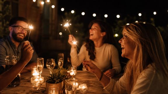 Idées d’animations nocturnes pour prolonger la fête après minuit